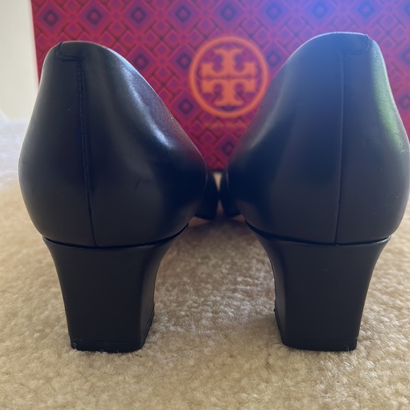 Tory Burch Raleigh Pumps - Picture 3 of 7